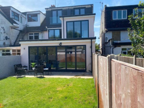 Golders Green SUPER LUXURIOUS 3 BEDROOM GARDEN FLAT